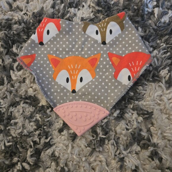 🦊 Fox Print Baby Bandana Drool Bib with Attached Teether - Picture 1 of 3